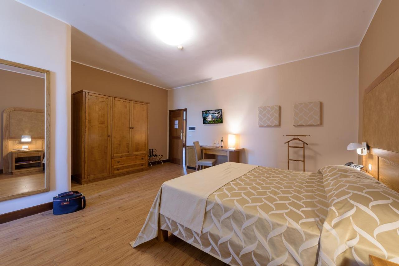 Leone De Castris Wine Hotel Salice Salentino Exterior photo