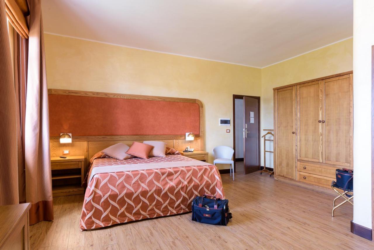 Leone De Castris Wine Hotel Salice Salentino Exterior photo