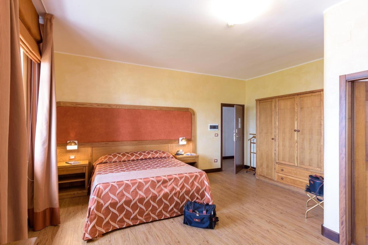 Leone De Castris Wine Hotel Salice Salentino Exterior photo