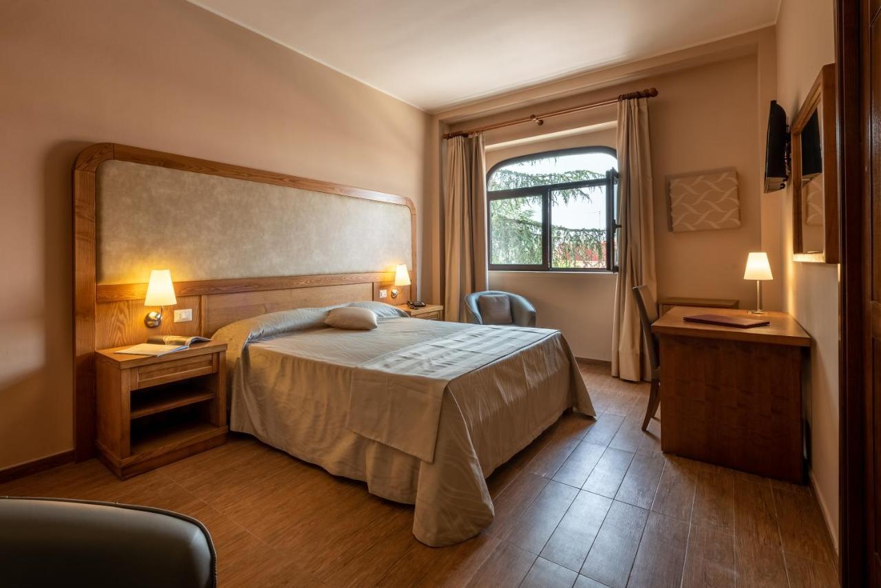 Leone De Castris Wine Hotel Salice Salentino Exterior photo