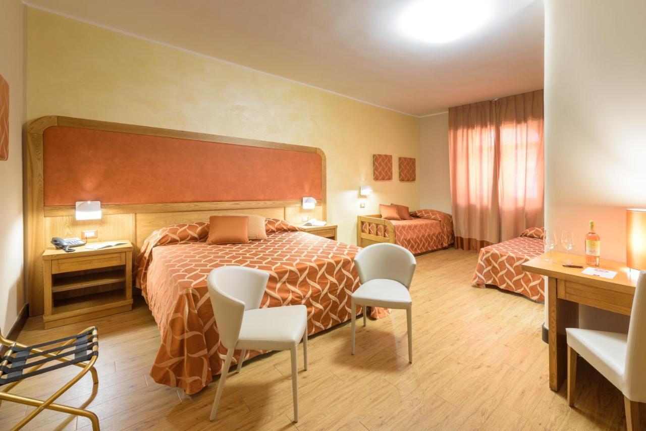 Leone De Castris Wine Hotel Salice Salentino Exterior photo