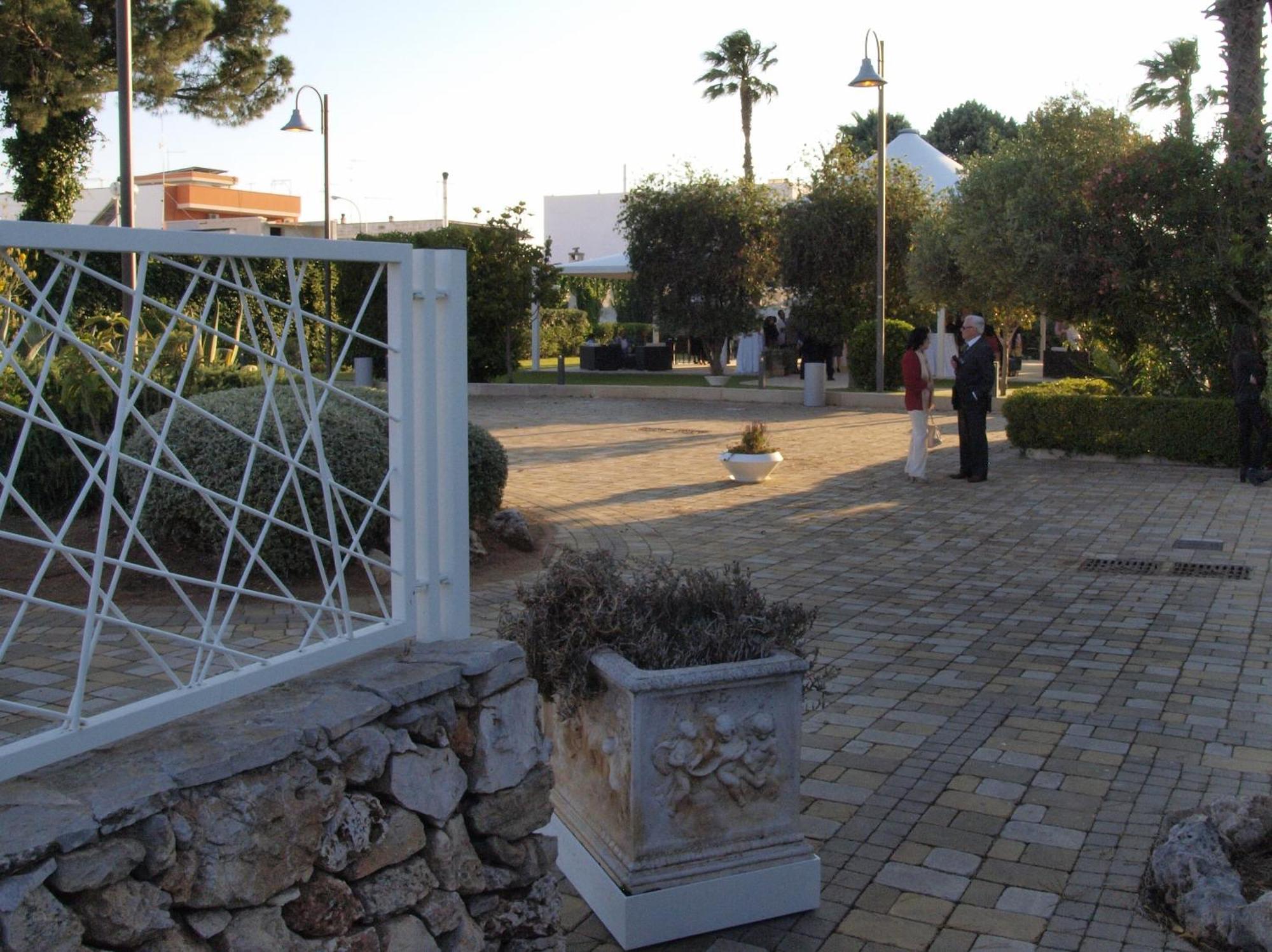 Leone De Castris Wine Hotel Salice Salentino Exterior photo
