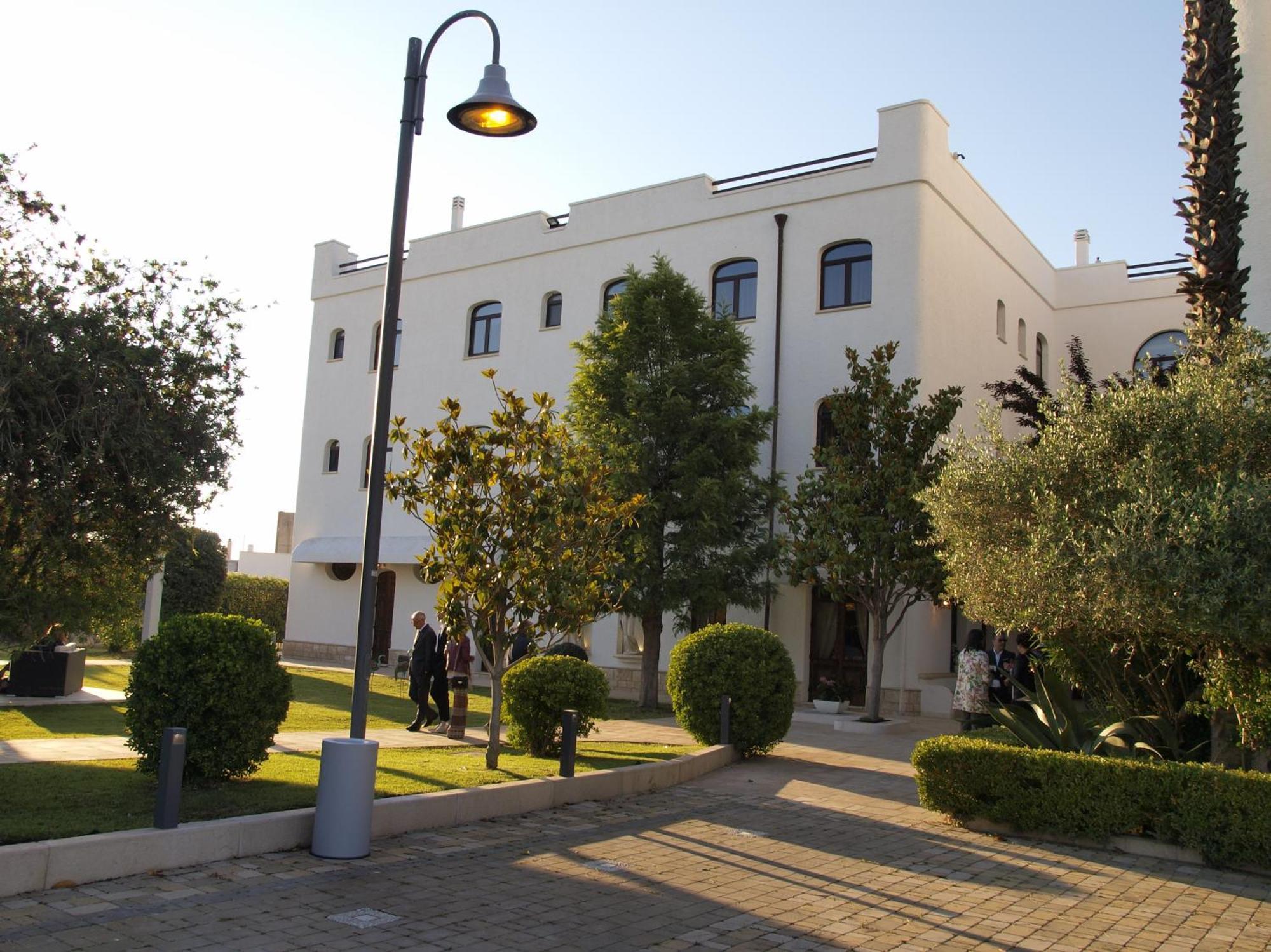 Leone De Castris Wine Hotel Salice Salentino Exterior photo